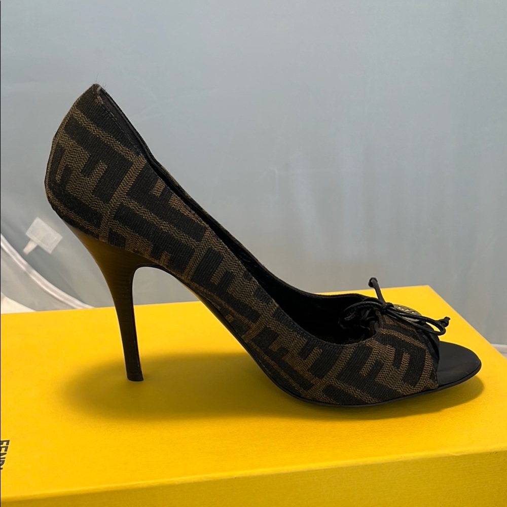 Fendi Tobacco Zucca Canvas Heels - Picture 7 of 13